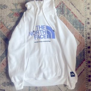 Women’s North Face Hoodie Never Stop Exploring Size Medium